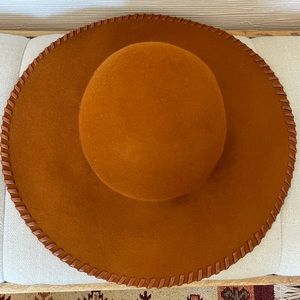 Women Wool/Laine hat. Light brown. Panama hat